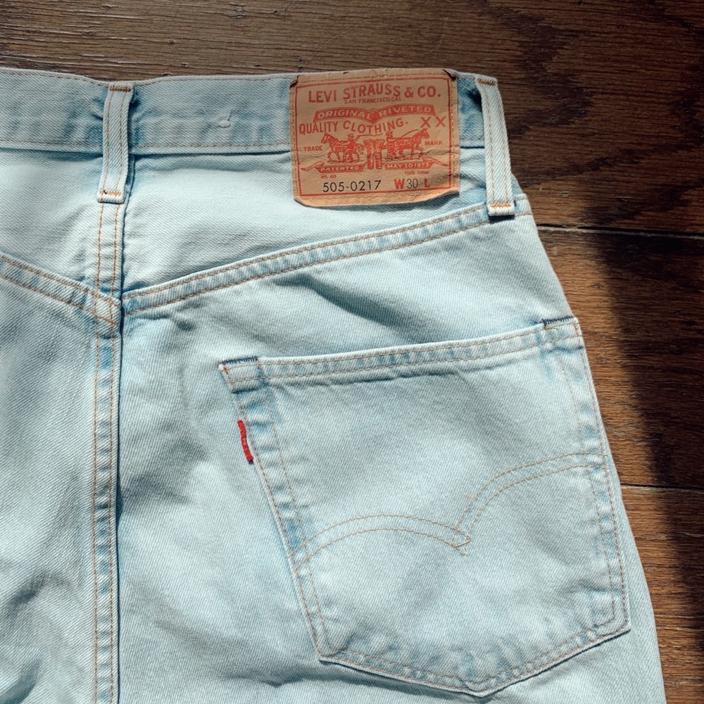 Levi Mom Jeans - Light Wash